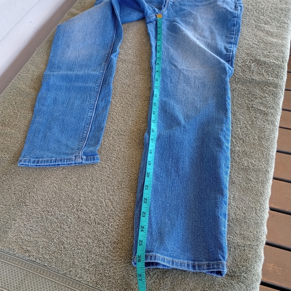 WHBM Slim Jeans Women Size 4 Medium Wash high rise - Picture 9 of 12